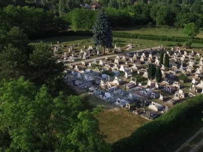 Légifotó az új temetőről